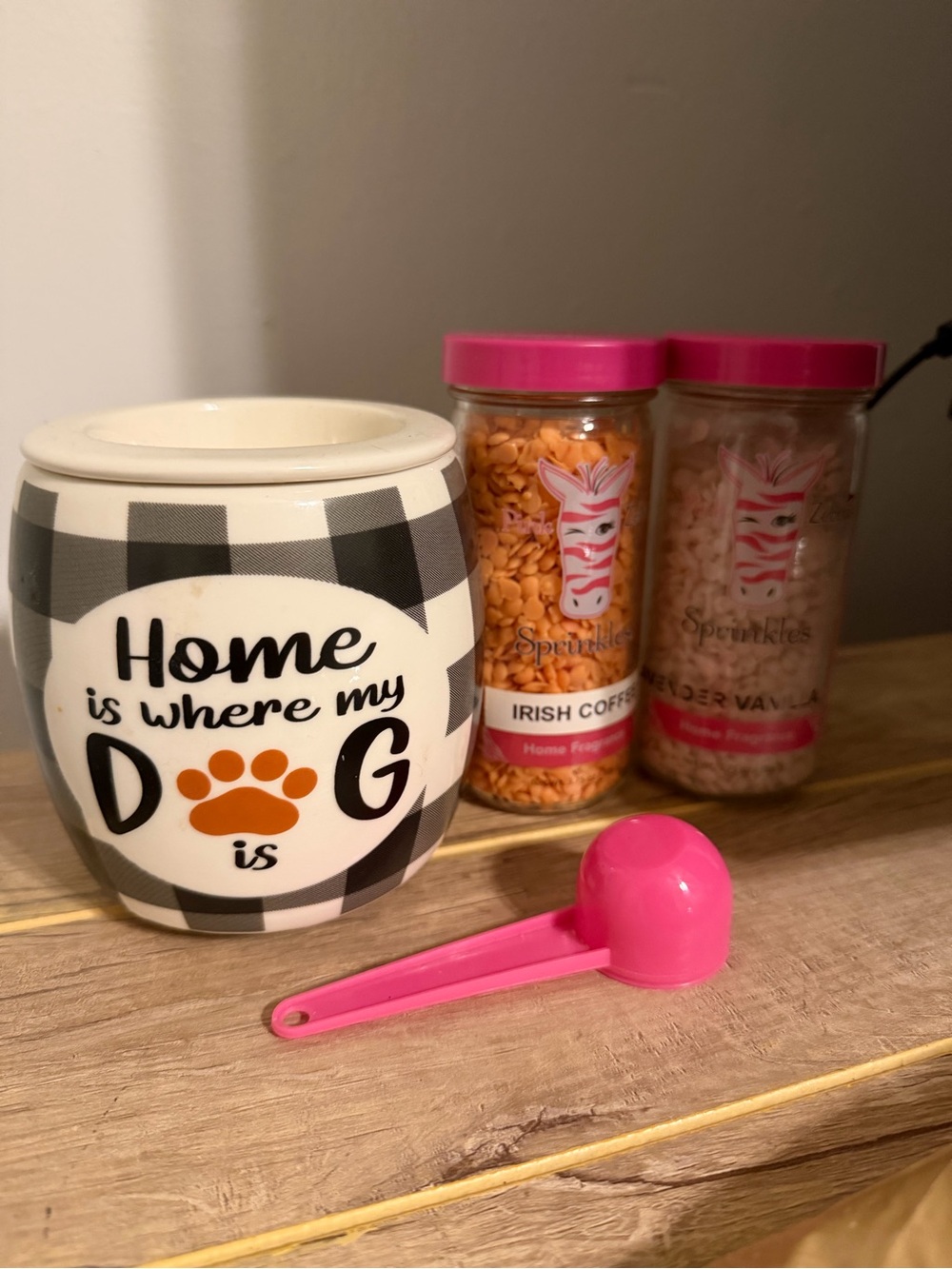 Pink Zebra Home Is Where My Dog Is Wax Warmer + 2 Sprinkles Buffalo Plaid
